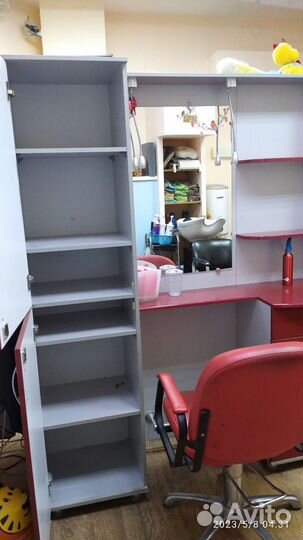 Туалетный столик с зеркалом и подсветкой