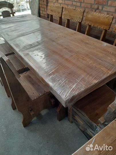 Стол со стульями