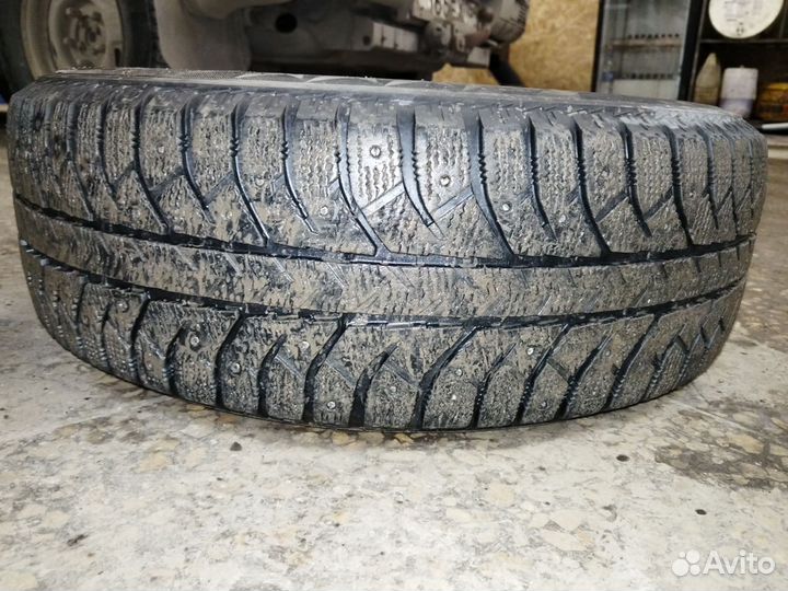 Bridgestone Ice Cruiser 7000 225/65 R17