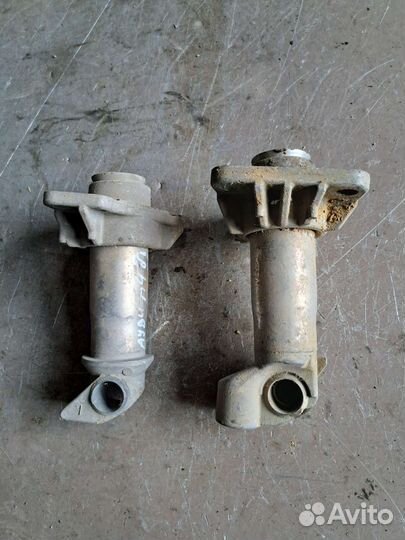 Кронштейн усилителя переднего бампера на Audi A4 B