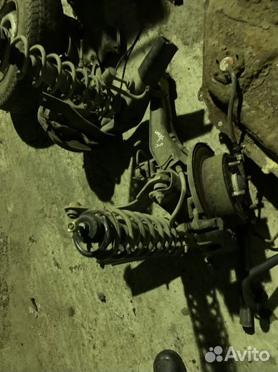 Кулак задний правый левый Mitsubishi Lancer 9 ix