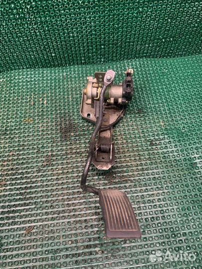 Педаль газа Nissan Expert venw11 YD-22(DD) 1999