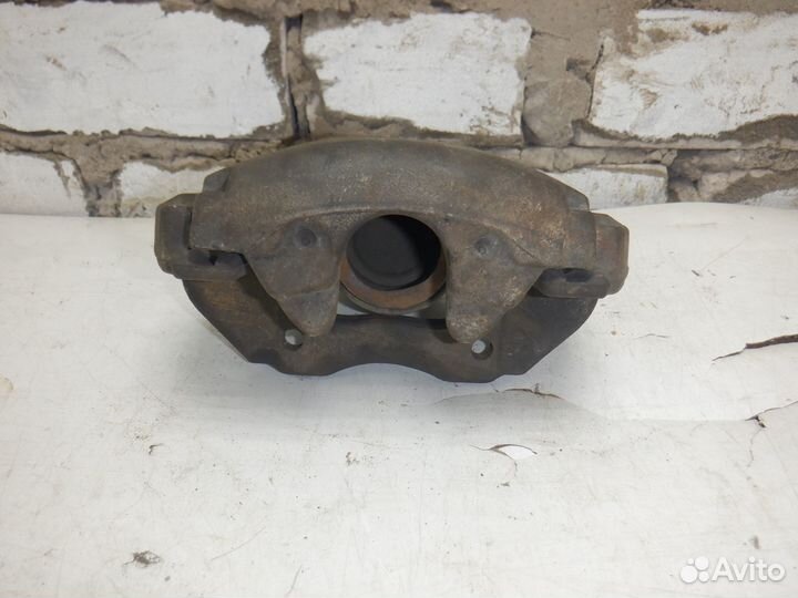 Суппорт передний правый Ford C-Max