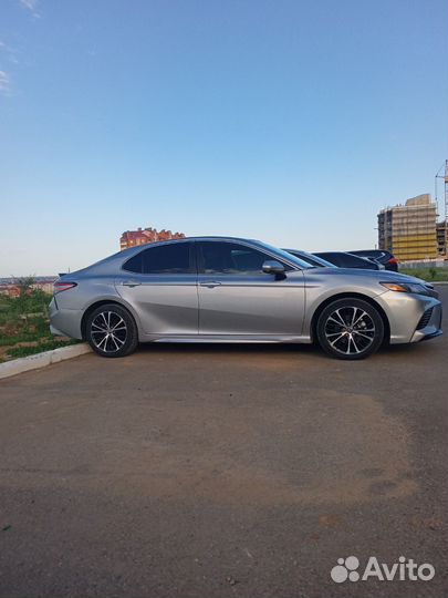 Водитель с автомобилем