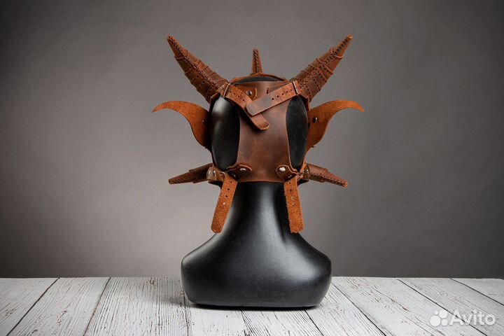 Маска дракона из натуральной кожи