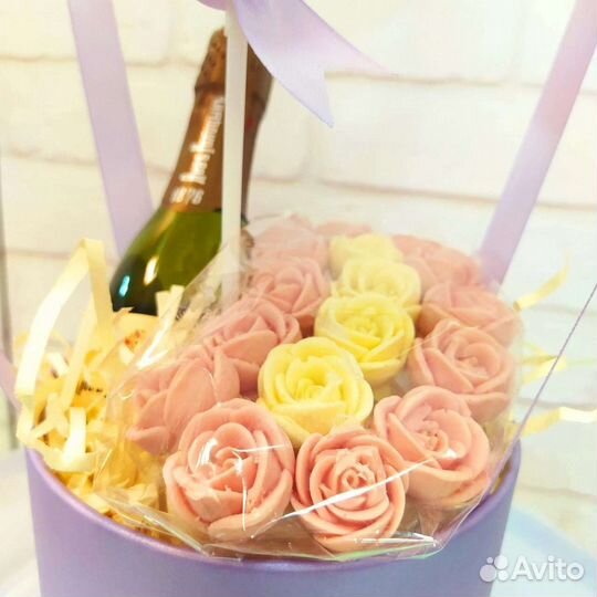 Подарочная коробка с шоколадным букетом и баблс