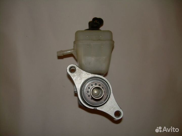 Главный тормозной цилиндр Рено Дастер 1.6 4х4