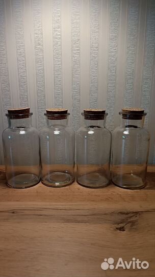 Стеклянные банки с пробковой крышкой