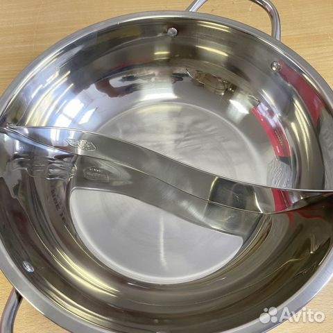 Китайская кастрюля хого. Кастрюля для хого. Кастрюля с разделением внутри. Китайская кастрюля самовар. Кастрюля для хого.