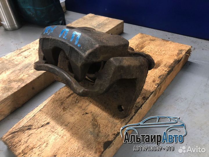 Суппорт передний правый Lexus RX300 RX1 RX