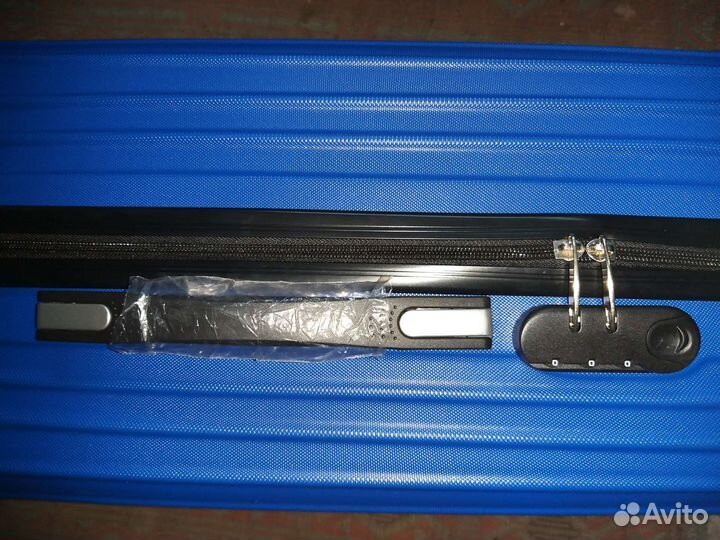 Чемодан новый