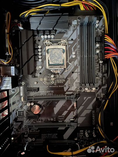 Z370 gigabyte Intel i3 8100