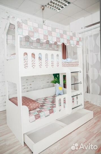 Кровать-домик двухъярусная