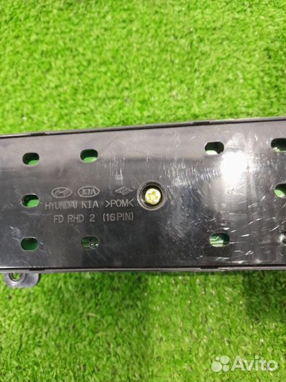 Блок управления стеклоподъемниками передний правый