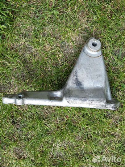 Кронштейн двигателя левый Mercedes A1132232904