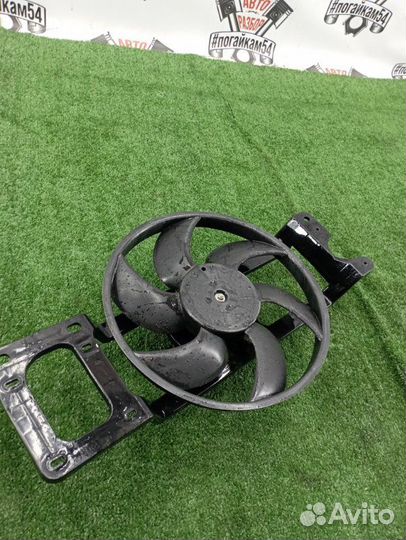 Вентилятор охлаждения радиатора Renault Logan