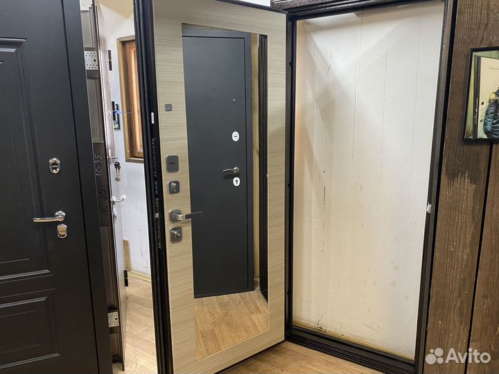Дверь входная в квартиру