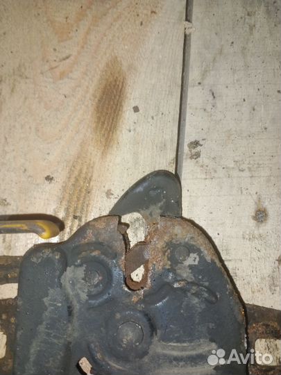 Замок капота Dodge Stratus 2002г