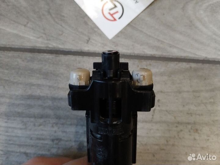 Омыватель фары Lexus LX450D LX570 15-21 правый