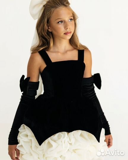 Платье + перчатки для девочки 98 размер