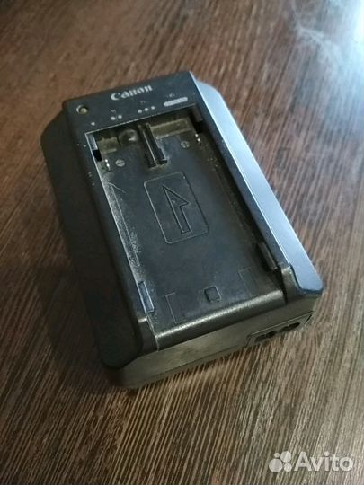 Зарядное устройство Canon