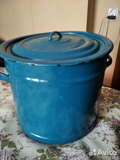 Кастрюля эмалированная