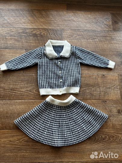 Продам очень стильный костюм на девочку