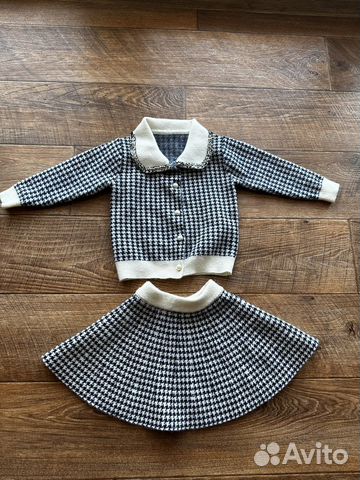 Продам очень стильный костюм на девочку