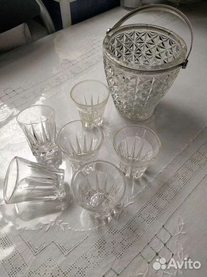 Рюмки и конфетница