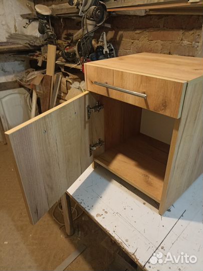 Тумба прикроватная