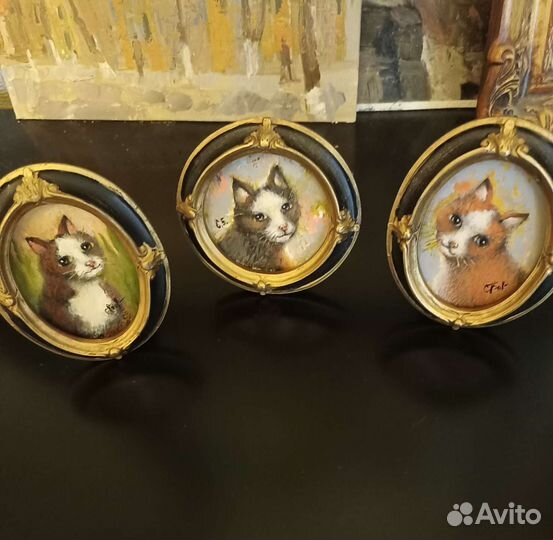 Небольшие картины в винтажных рамках