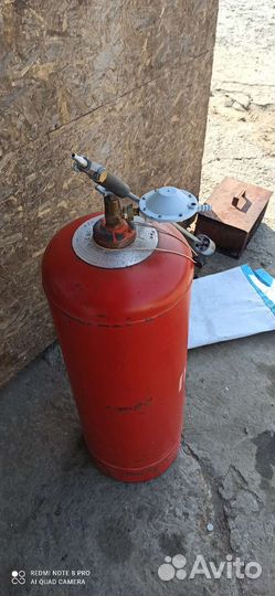 Домкрат, газовый баллон, канистры, микрометр и тд