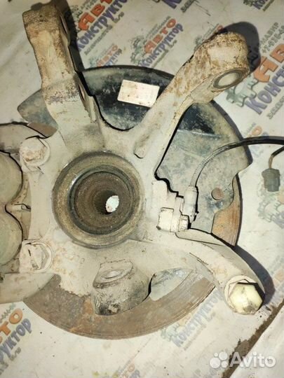 Кулак ступица диск правый Nissan Liberty/Prairie