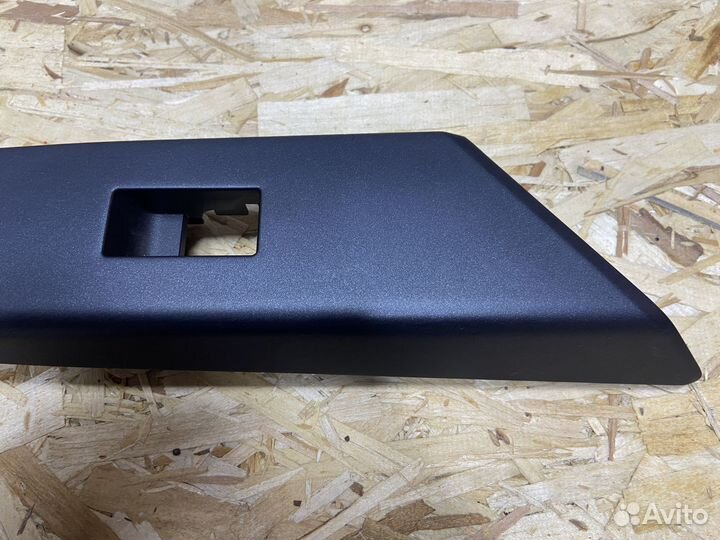 Накладка стеклоподъемника правая Toyota RAV 4 44