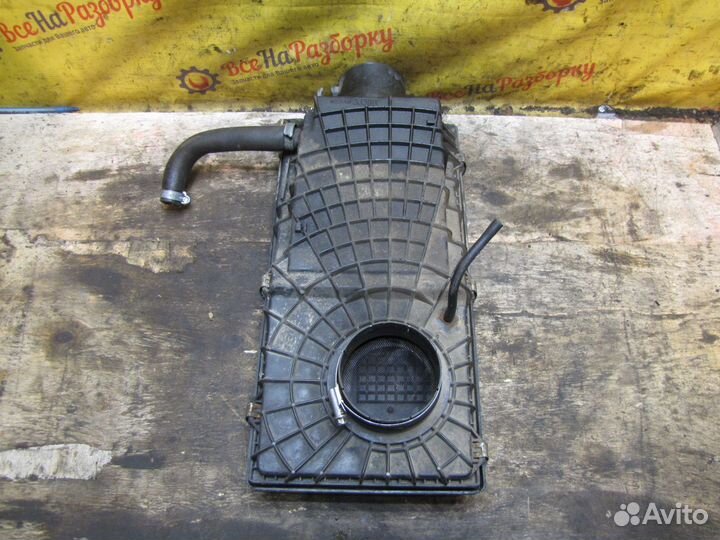 Корпус воздушного фильтра Nissan Primera P11