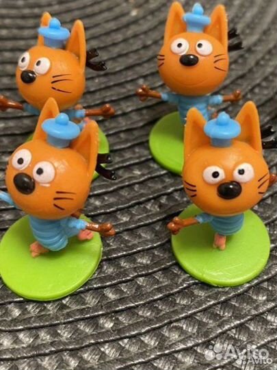 Игрушки Три кота из шоколадного яйца Chupa Chups