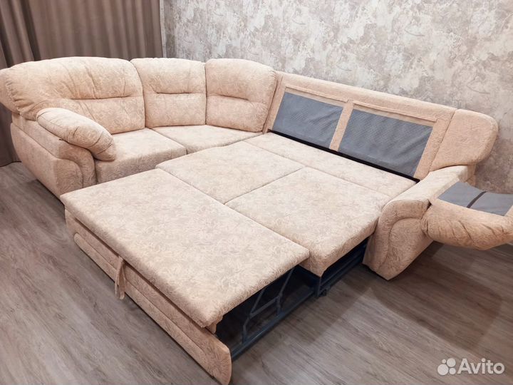 Большой угловой диван новый