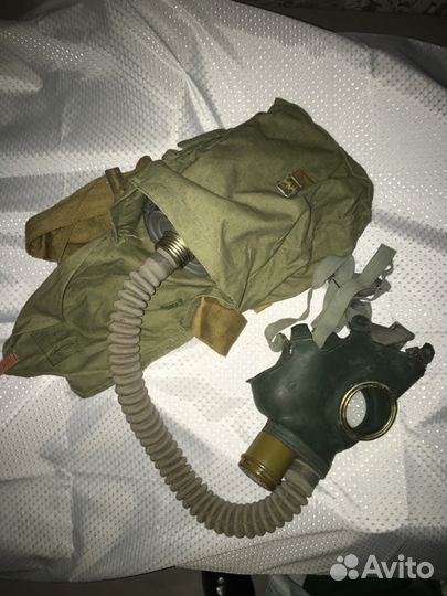 Противогаз времён СССР в сумке