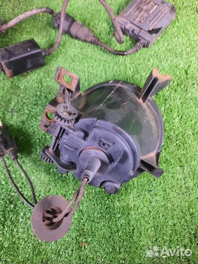 Фара противотуманная правая Volkswagen Touareg 7LA