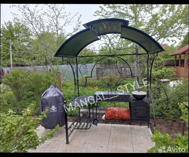 Мангал с крышей