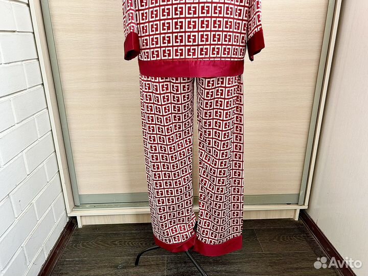 Пижама женская с брюками новая 44