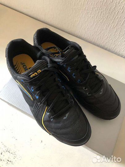 Футбольные бутсы