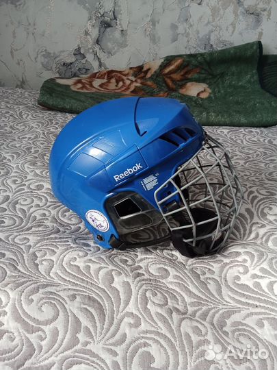 Хоккейный шлем