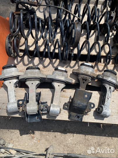 Hyundai solaris 1 нижняя подушка МКПП гитара