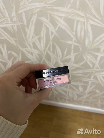 Givenchy румяна