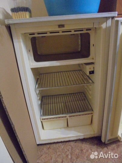 Холодильник Смоленск и газовая плита Hansa