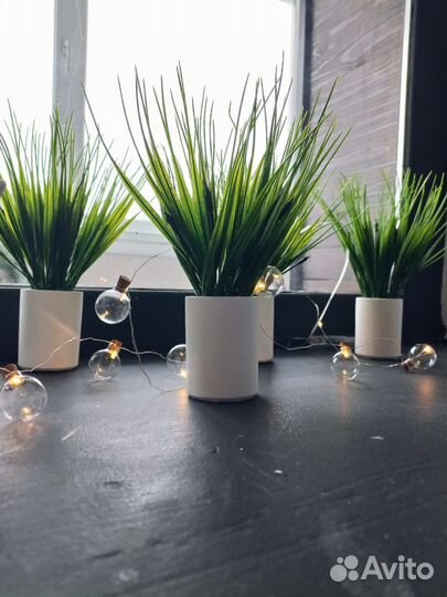 Кашпо с искуственной осокой