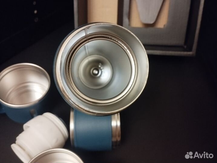 Термос и 3 кружки. Подарочный набор