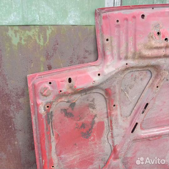 Капот вроде с Toyota Celica, 1987 г. точно не знаю