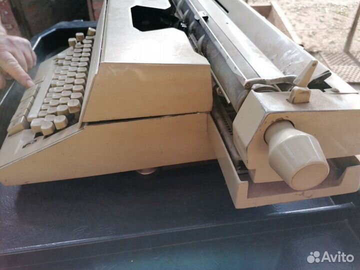 Печатная механическая машинка 